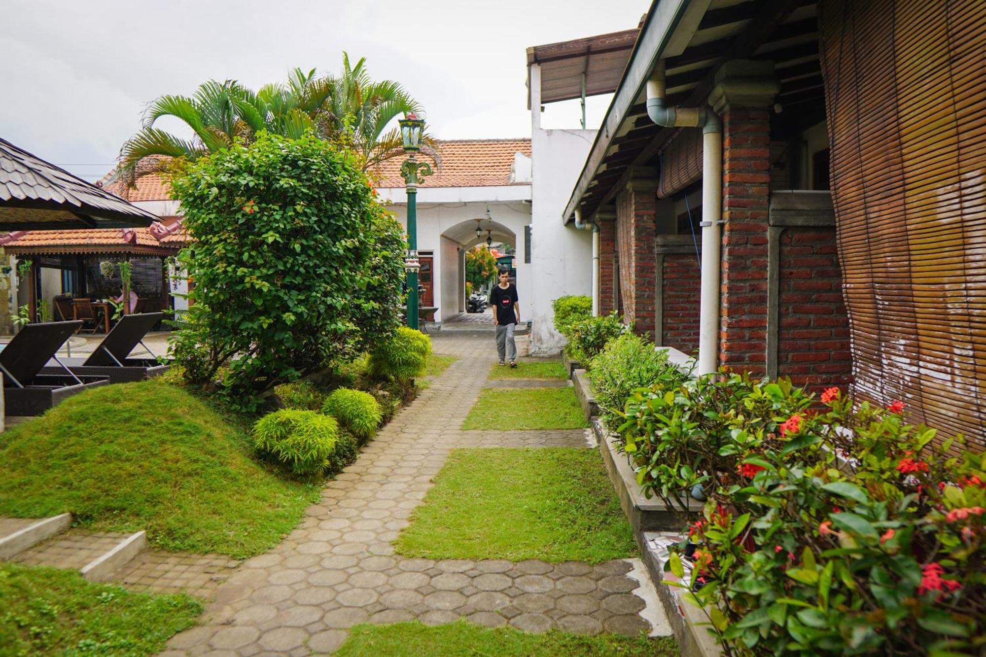 Hotel Tulips Yogyakarta Exterior foto